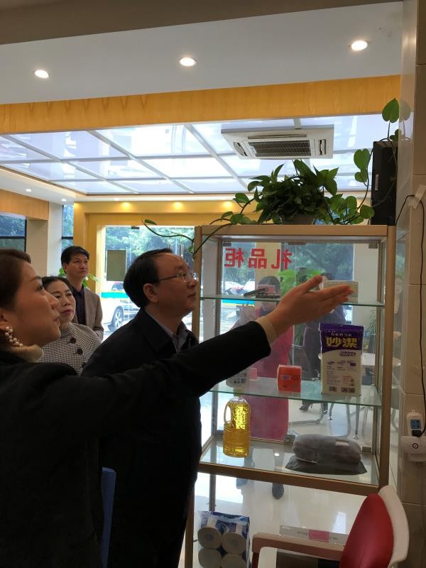 贛州市政府副秘書(shū)長(zhǎng)李國(guó)泉一行蒞臨章貢區(qū)民融登指導(dǎo)交流工作