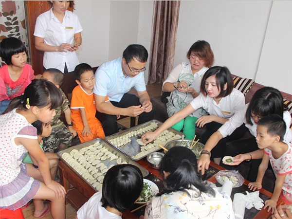 人和集團(tuán)“讓愛心傳遞文明，讓奉獻(xiàn)精彩城市”公益活動圓滿結(jié)束 