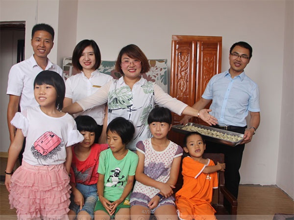 人和集團(tuán)“讓愛心傳遞文明，讓奉獻(xiàn)精彩城市”公益活動圓滿結(jié)束 