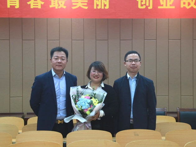 “不忘初心，載夢前行”人和集團(tuán)董事長及總裁受邀贛南師范大學(xué)做創(chuàng)業(yè)講座 